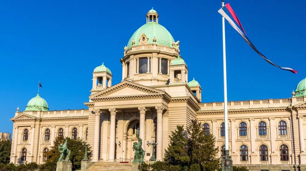 Ispred Skupštine Srbije mirno