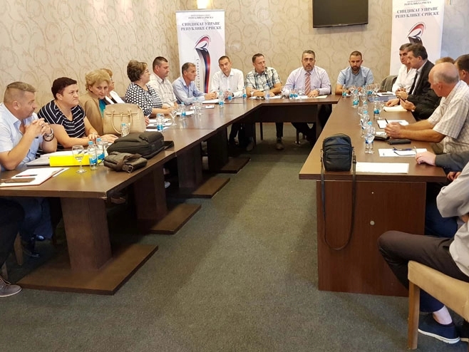 Iz Sindikata uprave RS upozoravaju: Stanivuković i do 200 KM smanjio plate radnicima