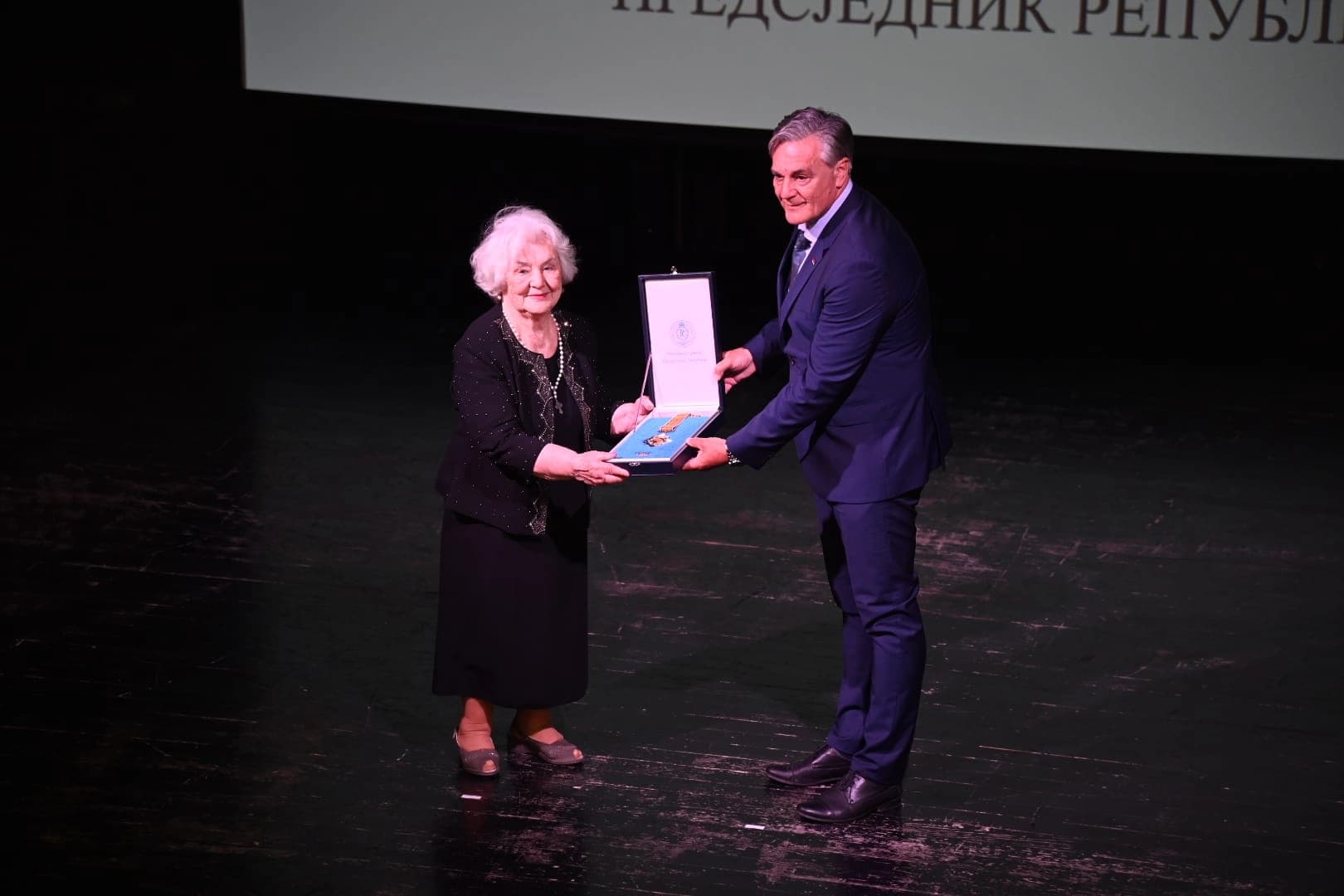 Karan uručio odlikovanje Јeleni Buhač Radojčić – svjedoku golgote i heroini Јasenovca