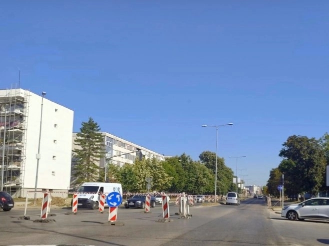 Kod “Audi servisa” u Banjaluci postavljen privremeni kružni tok