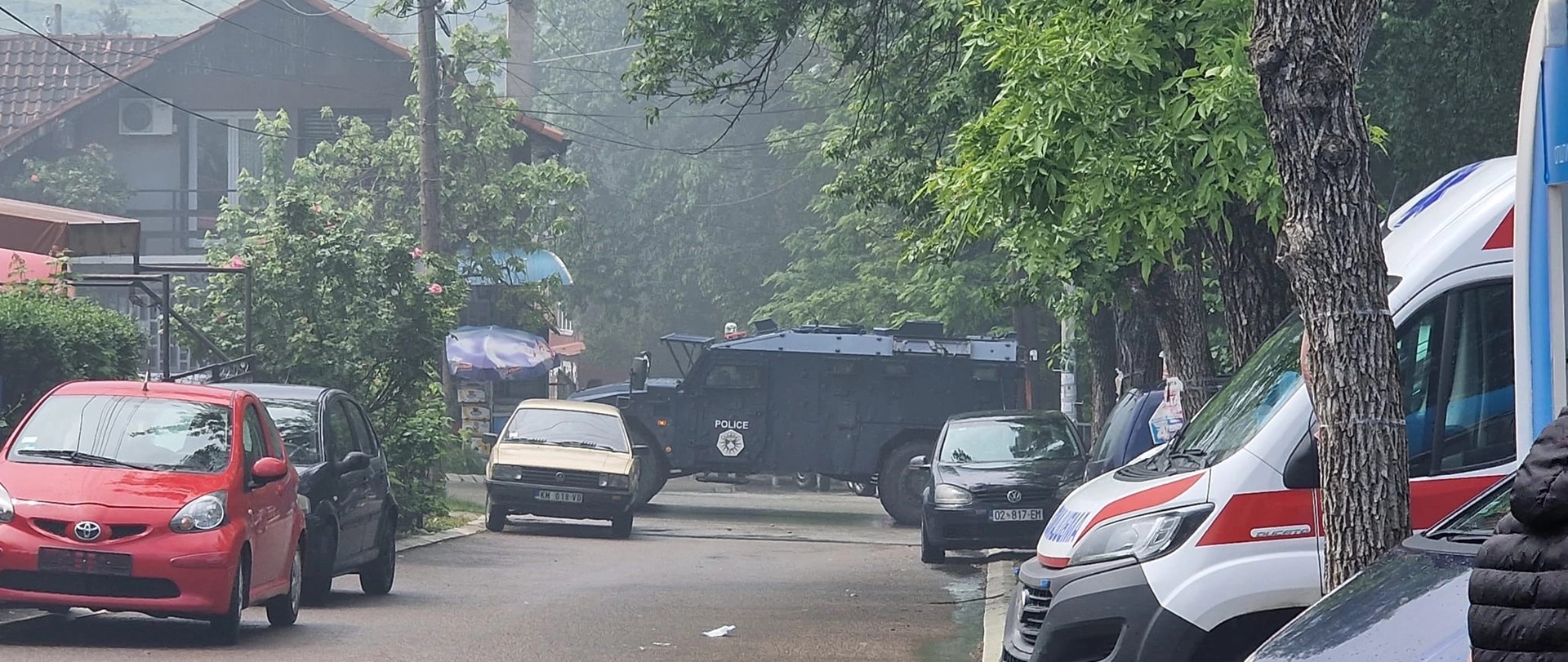 Kosovska policija ušla u zgradu opštine Zvečan: Suzavcem i šok bombama na okupljene Srbe