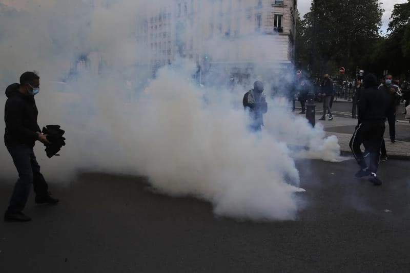 Luvr zatvoren zbog protesta studenata, traže veća ulaganja u obrazovanje