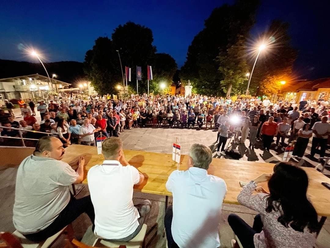 Malo selfi, malo kolce, malo mitingovanje: Lideri PDP obilaze gradove i sela širom Srpske