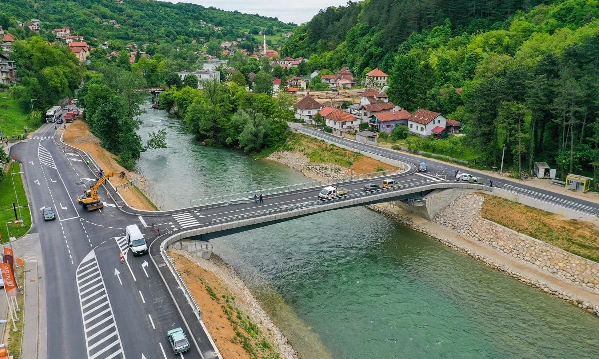 Most u Srpskim Toplicama na meti kritika: Pješački prelazi nedostižni za osobe sa invaliditetom