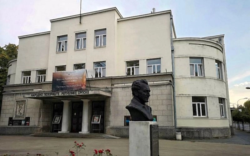 Narodno pozorište RS: Bašte uz zgradu nemaju potrebne dozvole, moraju biti uklonjene