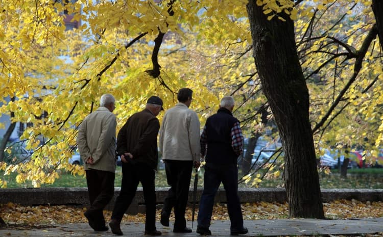 Nizak standard najstarije populacije u Srpskoj: Penzioneri u dodatnim troškovima zbog kovida