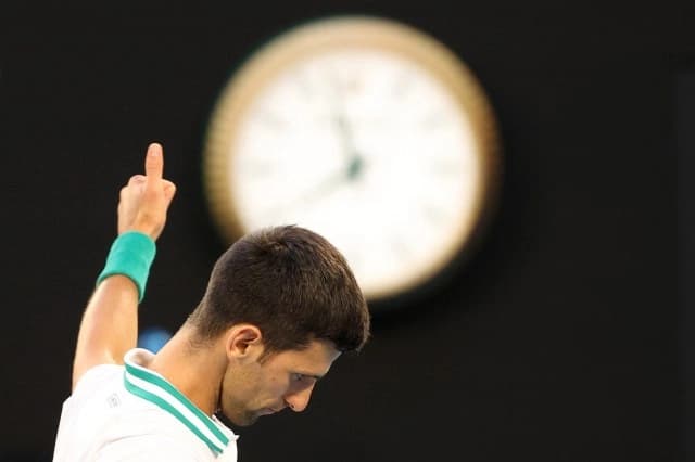 Novaku prijeti mu novo hapšenje: Policija u zgradi Novakovih advokata u kojoj se i on nalazi