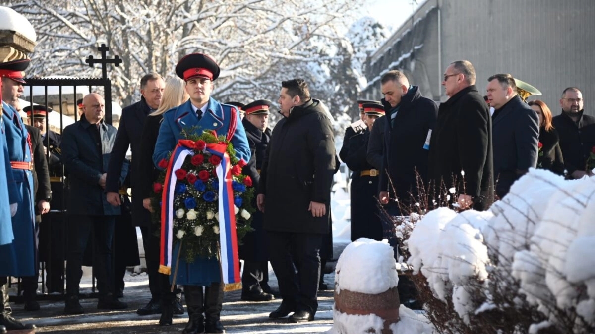 Obilježavanje Dana Republike – položeni vijenci kod spomenika palim borcima Vojske Republike Srpske na groblju Sveti Pantelija