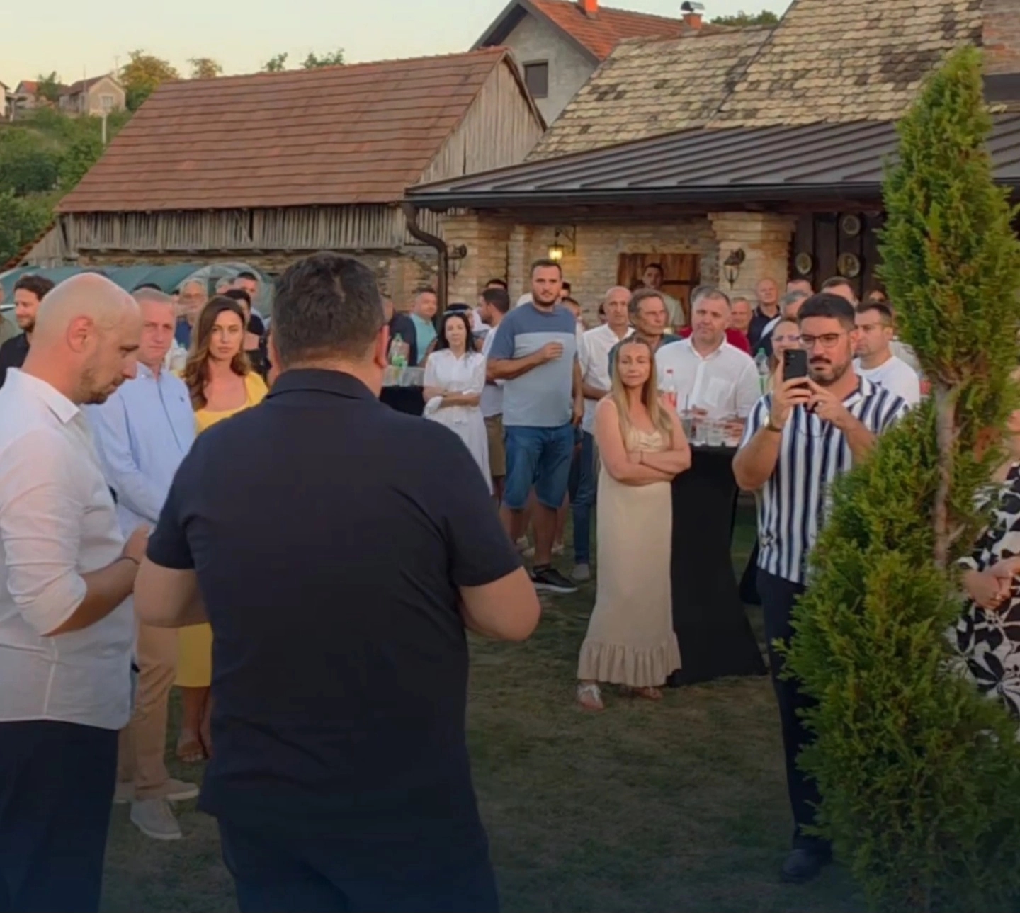 Odlična atmosfera u Kaocima: Druženje Ujedinjene Srpske okupilo veliki broj građana