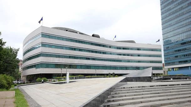 Oštre reakcije na povećanje plata od 500 KM političarima