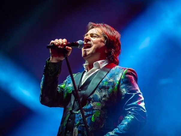 Otkazan koncert Alena Islamovića u Zavidovićima jer je 11. jula pjevao u Srbiji