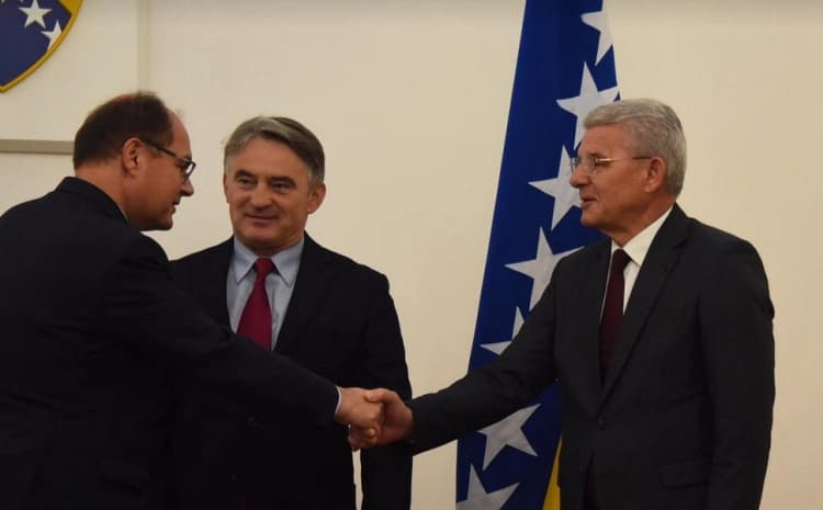 Počeo sastanak sa Christianom Schmidtom u Predsjedništvu BiH, Dodik nije došao