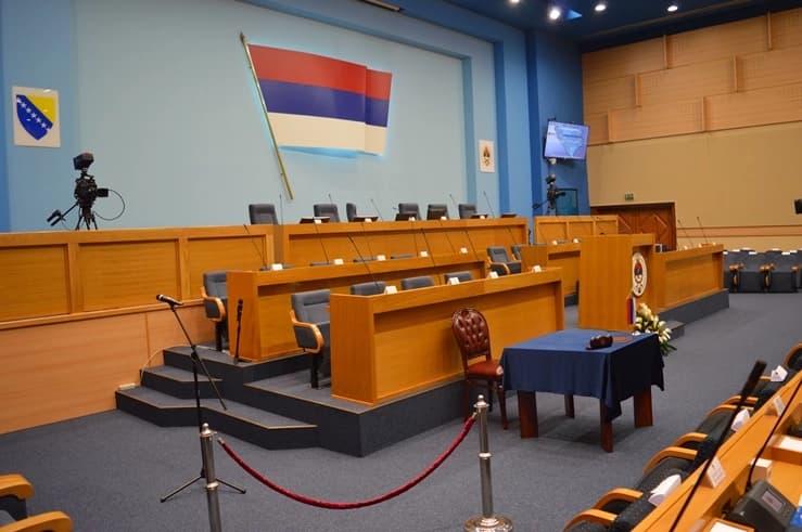 Poslanici opozicije traže izjašnjenje NSRS o Prijedlogu Zakona o organizaciji tržišta vina u BiH