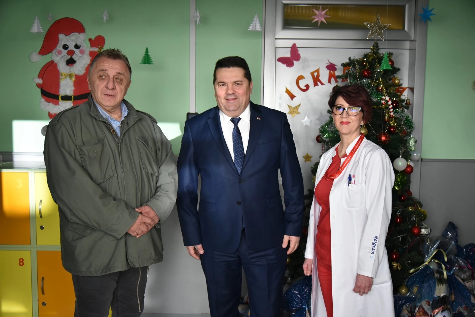 Stevandić uručio paketiće djeci koja se liječe u Zavodu „Dr Miroslav Zotović“ u Banjaluci