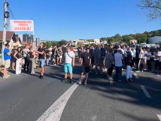 Protest u Ramićima: Mještani blokirali saobraćaj zbog neadekvatnog odlaganja animalnog otpada