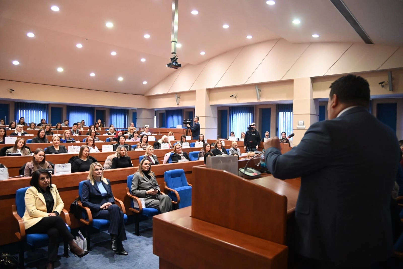 Prva konferencija žena Ujedinjene Srpske: Vratiti u proceduru zakon o femicidu