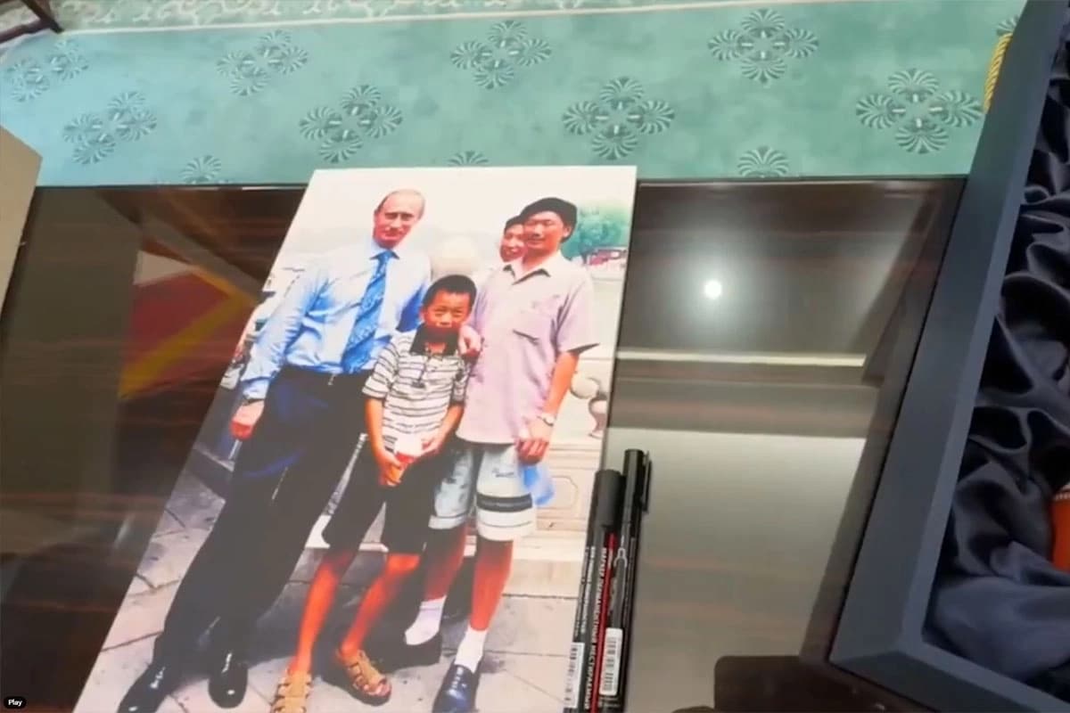 Putin u Kini dobio poklon od inženjera kojeg je upoznao dok je bio dijete (VIDEO)