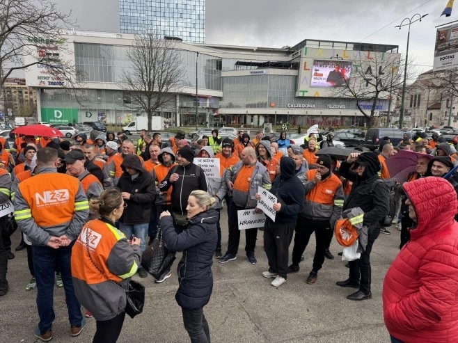 Radnici Nove željezare Zenica protestuju ispred zajedničkih institucija u Sarajevu
