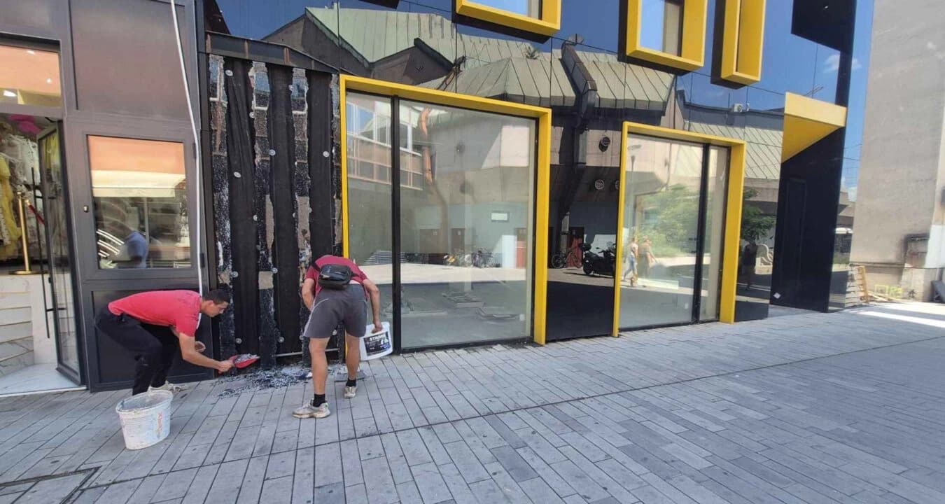Rasulo se staklo na banjalučkom šetalištu: Šta se dogodilo na zgradi koja još nije ni “proradila”