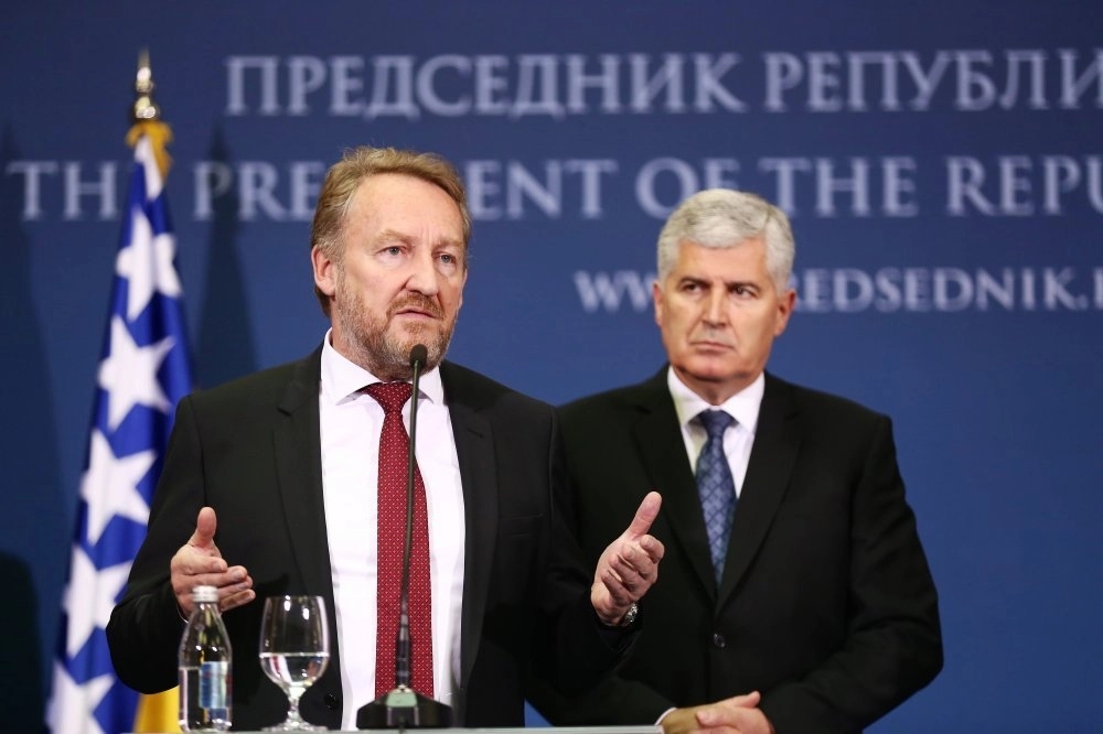 Sa starim obećanjima u novu godinu: Šta su sve političari rekli pa porekli