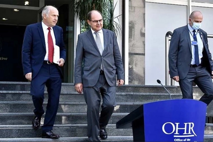 Schmidt se u prvom zvaničnom obraćanju zahvalio Inzku na zakonskoj zabrani negiranja genocida