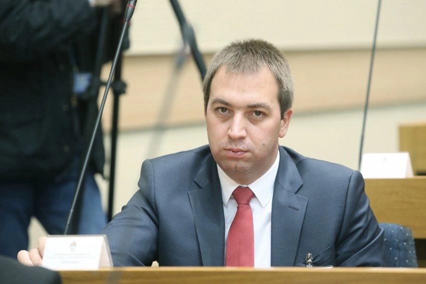 Selak poručuje da treba pomiriti ljubav prema Rusiji i potrebu održavanja odnosa sa Zapadom