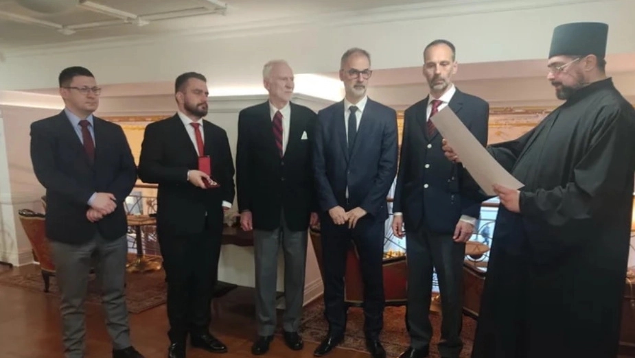 “Simbol i dokaz uvažavanja i zahvalnosti na dosadašnjem radu i zalaganju za napredak i prosperitet Srbije i svih Srba” – Ivan Stolković odlikovan Krstom Đorđa Stratimirovića