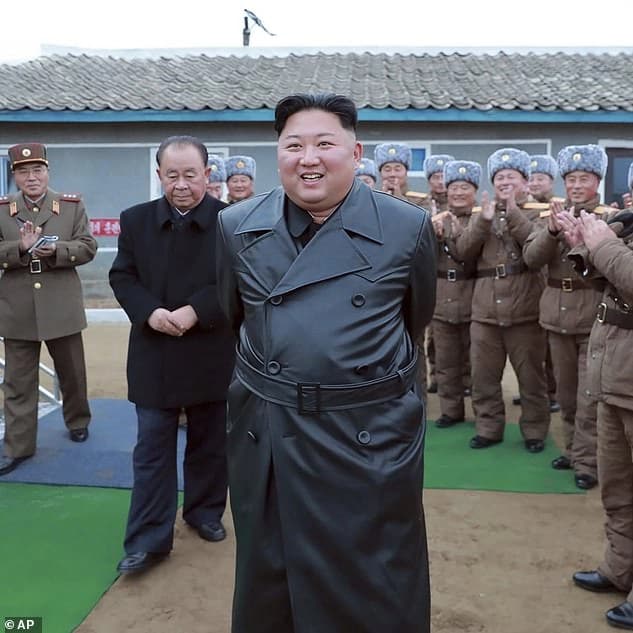 Sjeverna Koreja zabranila kožne kapute da bi spriječila ljude da imitiraju Kim Jong-una