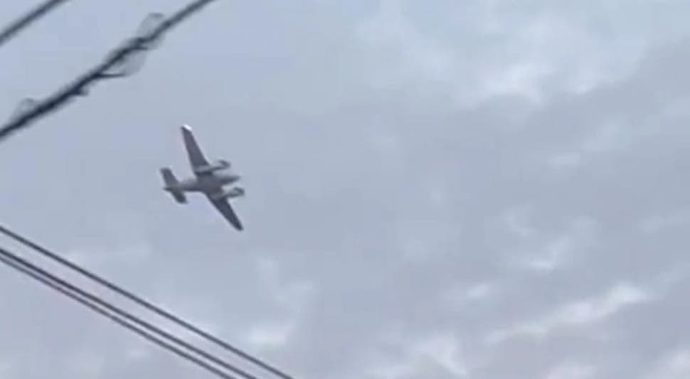 Sletio avion čiji je pilot prijetio da će se zabiti u tržni centar