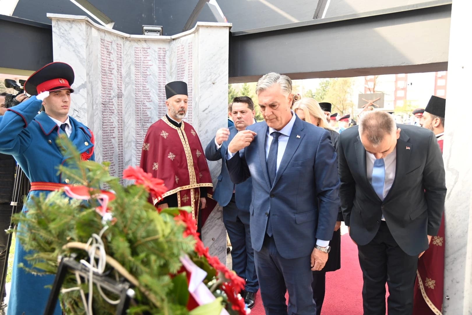 Služen parastos i položeni vijenci na spomen-obilježju poginulim pripadnicima MUP-a