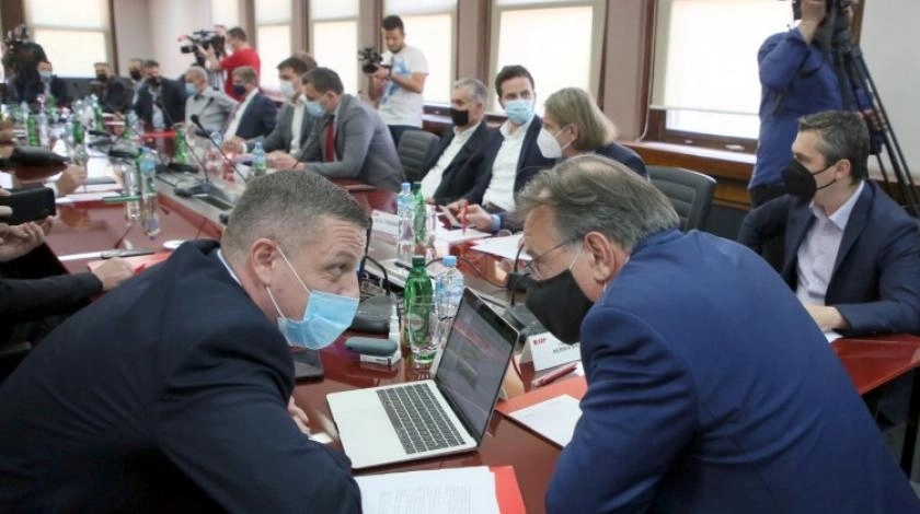 Šta je cilj razgovora koje su otvorile federalne stranke: Raspakujući FBiH ciljaju Ustav BiH