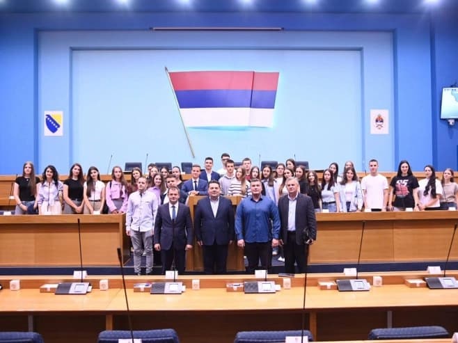 Stevandić ugostio predstavnike i članove Omladinskog savjeta Prijedor: Mladi da budu nosioci razvoja Srpske