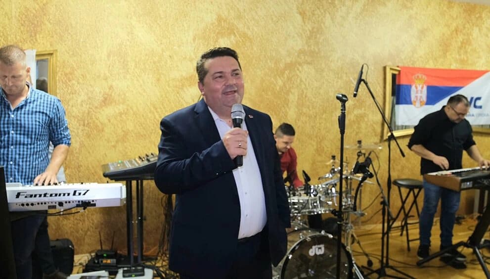 Stevandić začepio usta „muzičkim kritičarima“: Barka plovi u srcu, po moru i na nebu