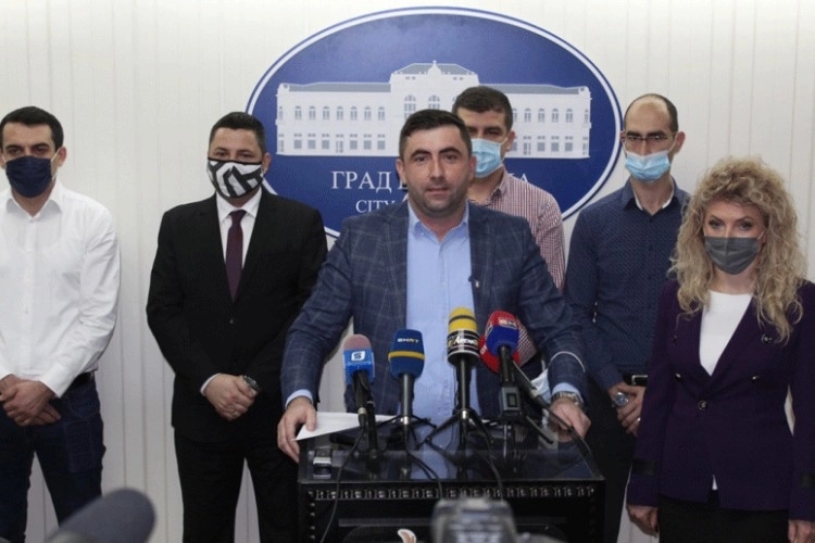 Traže njegovu ostavku, a on “miran”: Petrović ne vidi ništa sporno u sastanku sa Džaferovićem