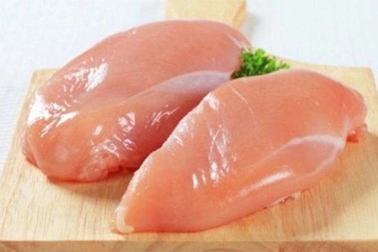 U frižiderima tržnih centara u Srpskoj sve manje pilećeg mesa, a evo šta je razlog