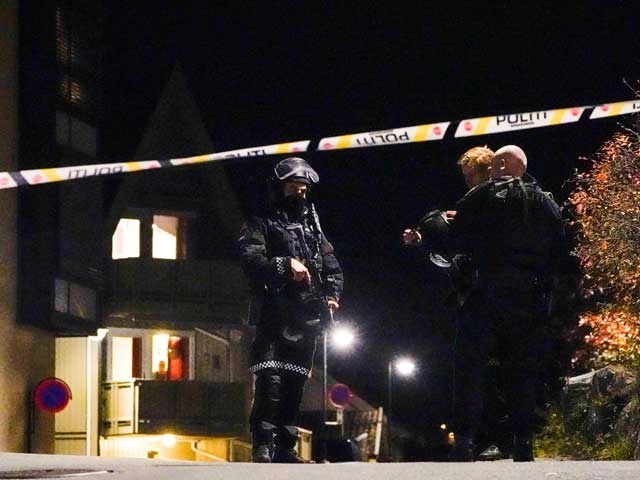 Uhapšen napadač koji je lukom i strijelom ubio pet osoba u Norveškoj, policiji naređeno da nosi oružje
