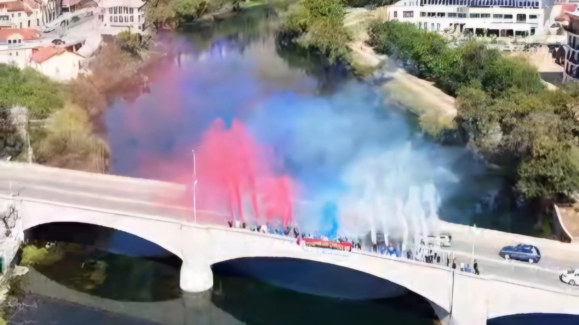 Ujedinjena Srpska opet drugačija od ostalih: Trebinje obojili u trobojku, Stevandić pokupovao zdrave proizvode na pijaci