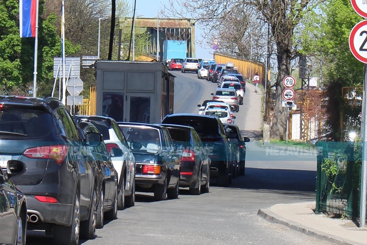 Velike gužve na prelazu Gradiška nakon uskršnjih praznika, čeka se duže od sat vremena