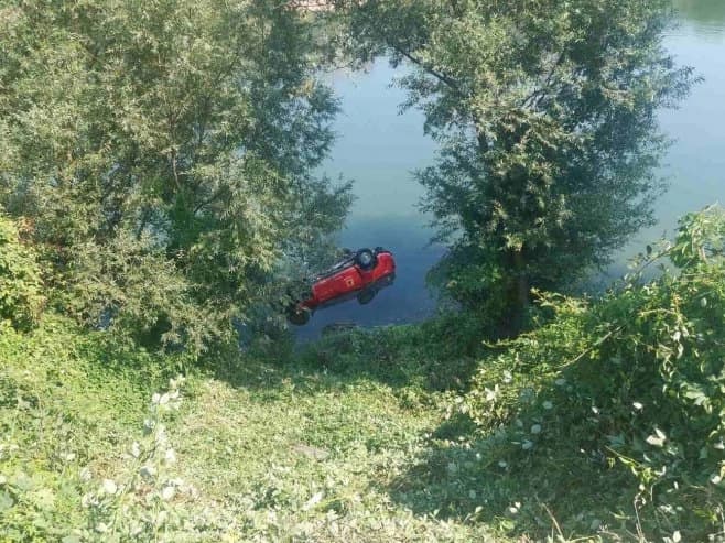 Vozilo Civilne zaštite izvučeno iz Drine