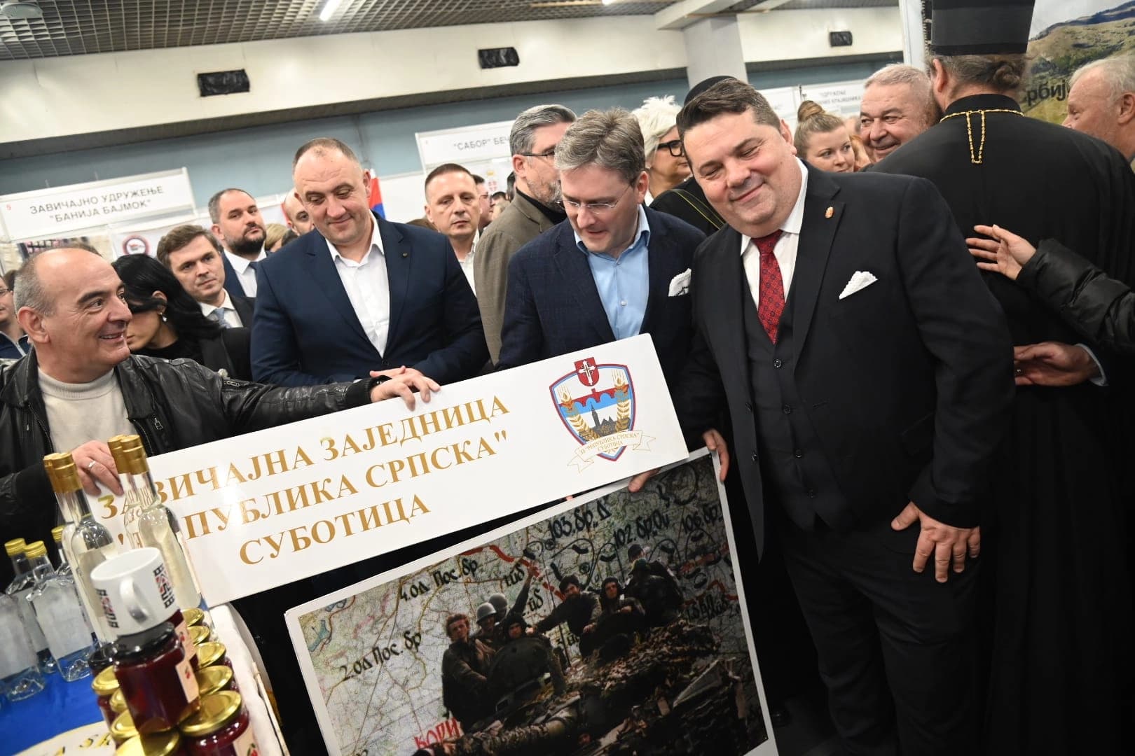 Vučić o srpskim interesima, a Stevandić o srpskom nacionalnom kompasu: Inspirativan govor predsjednika Narodne skupštine Srpske na Sajmu zavičaja u Novom Sadu