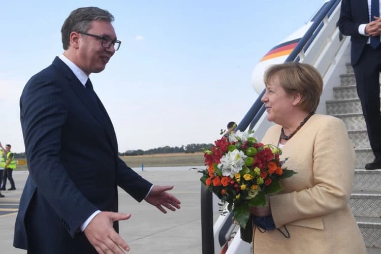 Vučić zadovoljan sastankom sa Angelom Merkel: Zahvaljujući njenim naporima sve ovo vrijeme imali smo mir na Balkanu