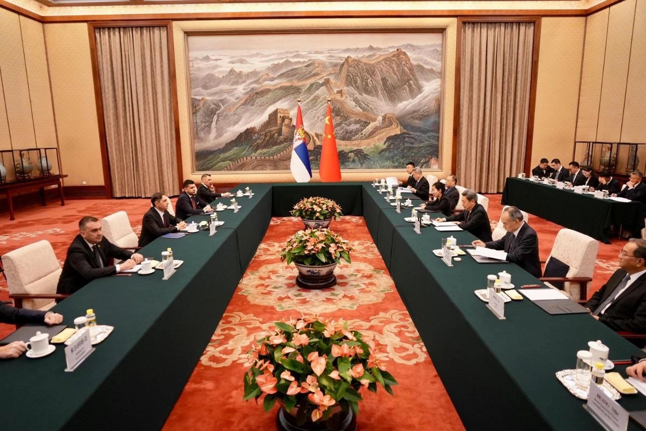 Vulin i Parezanović u Pekingu: Jačanje saradnje sa Kinom u odgovoru na sve veće izazove Zapada i obojene revolucije