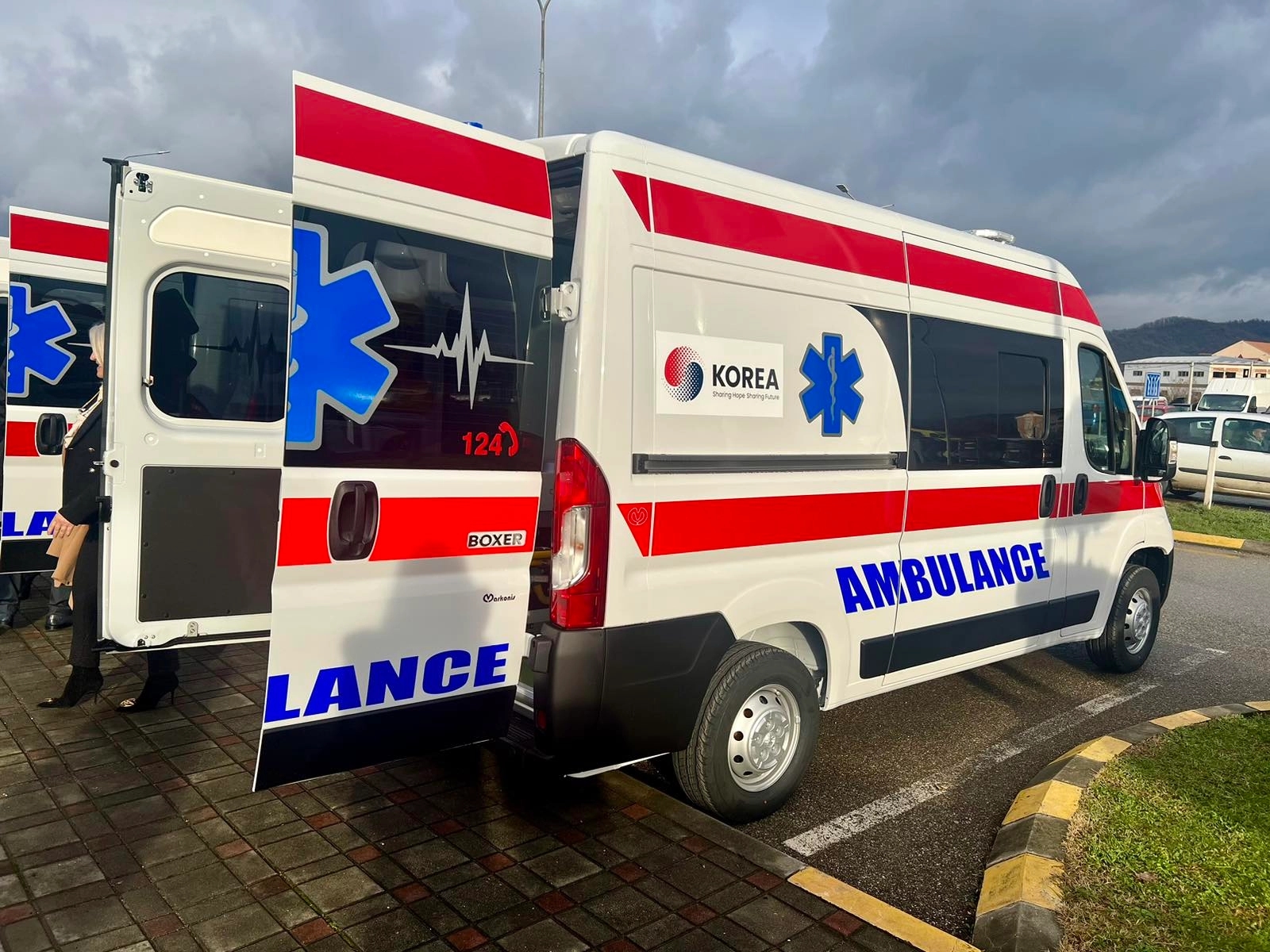 Zamjenica ministra civilnih poslova BiH Marijana Mojić preuzela korejsku donaciju ambulantnih vozila – Značajna pomoć zdravstvenim ustanovama