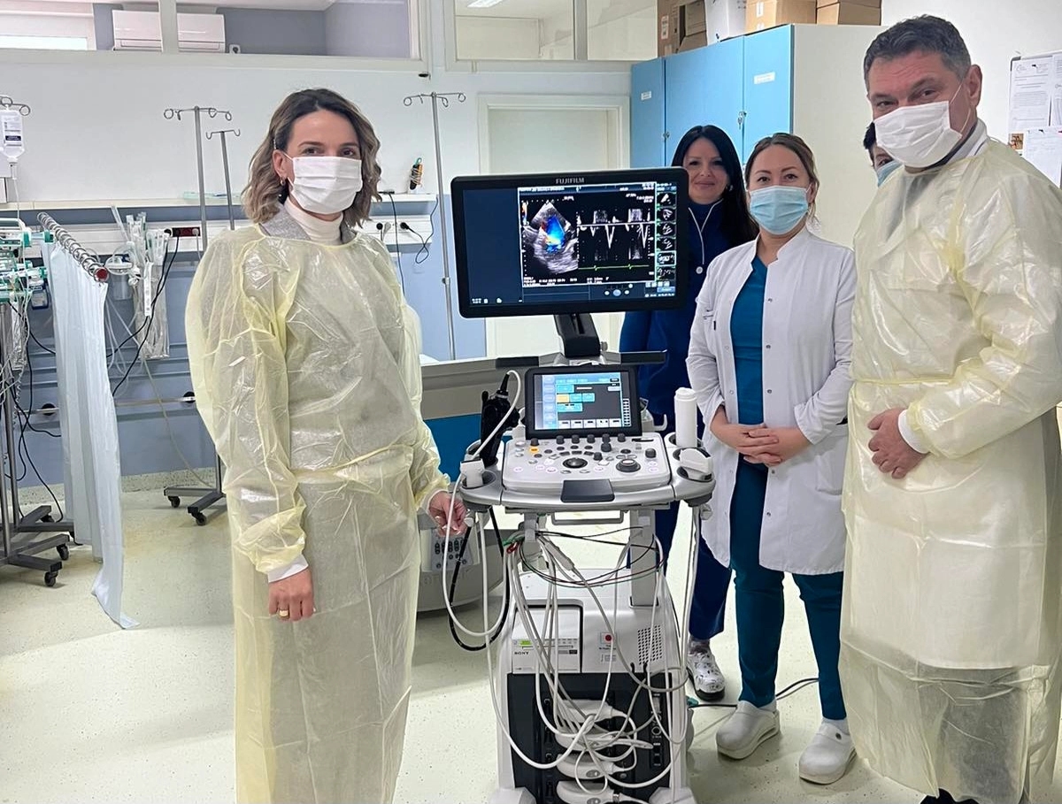 Zamjenica ministrice Civilnih poslova BiH Marijana Mojić uručila japansku donaciju, prenosni ultrazvučni skener, bolnici Gradiška