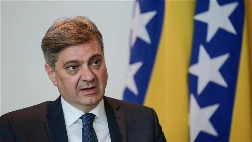 Zvizdić poručio da će Dodikova najava o “mirnom razdruživanju” Srpske i FBiH završiti u kanti za smeće