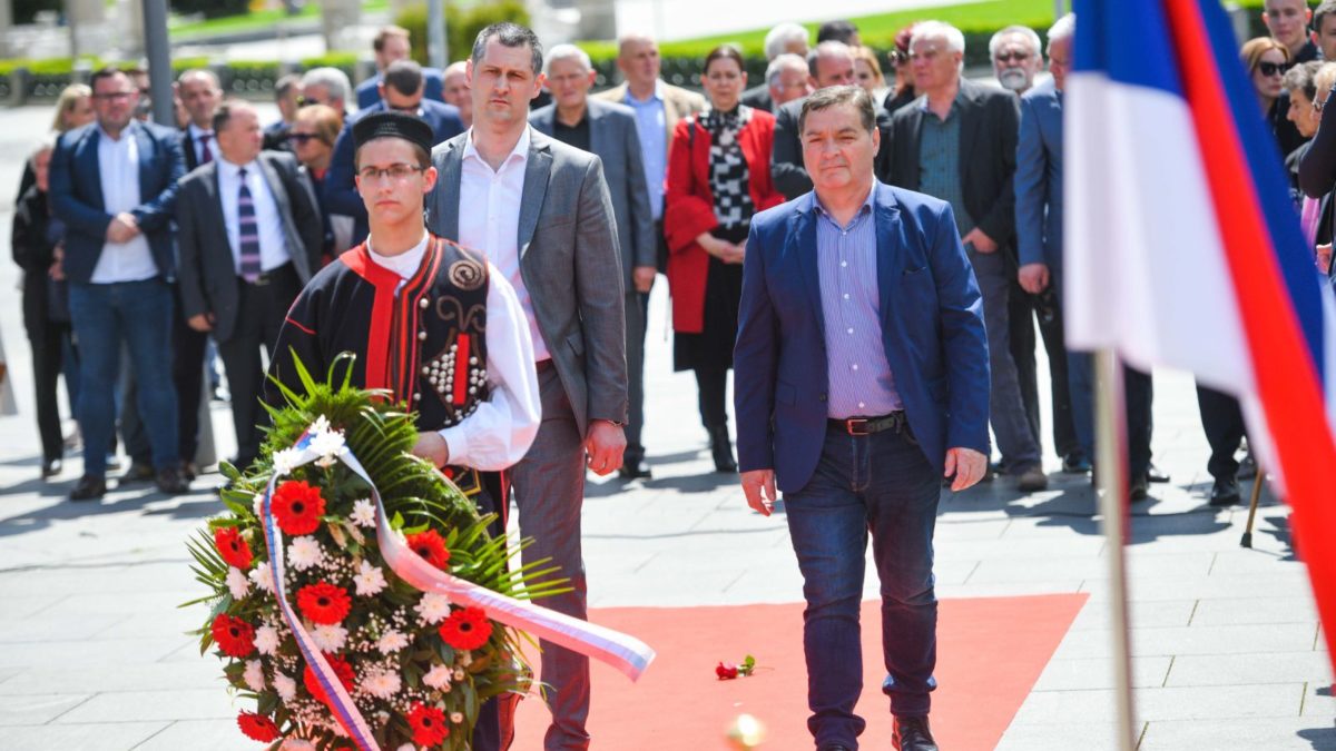 Odbornici Ujedinjene Srpske položili vijence povodom Dana grada