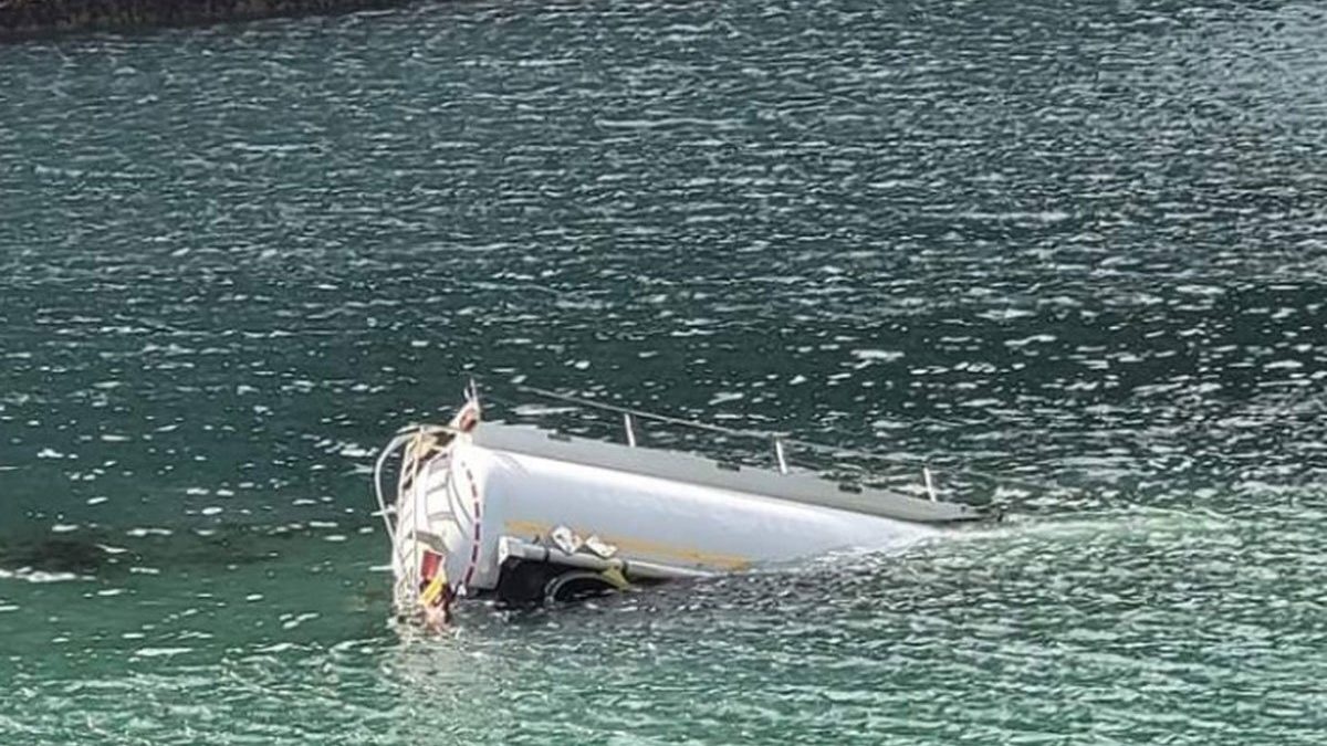 Teška nesreća: Cisterna sletjela u jezero kod Mostara, povrijeđeno više osoba