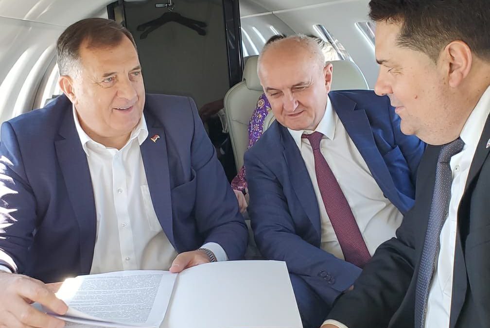 Dodik, Đokić i Stevandić na putu za Brisel