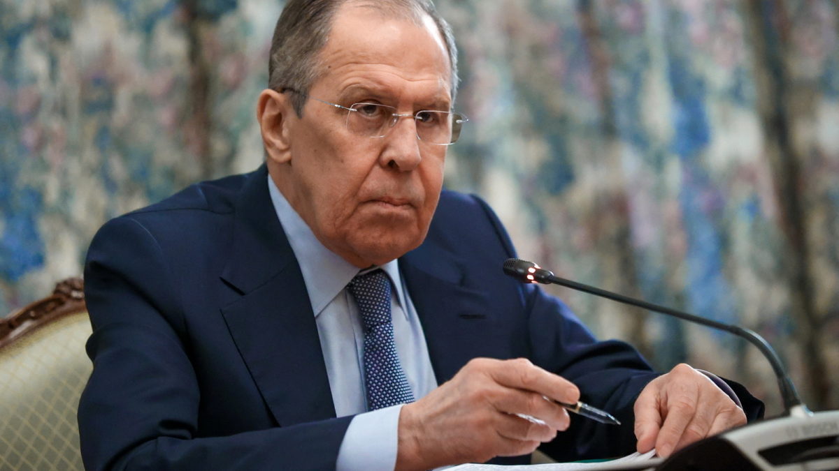 Lavrov optužio Britance da nastoje da sa ratnom mornaricom uđu u Crno more