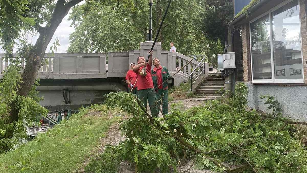 Sanirane posljedice olujnog nevremena koje je naćas pogodilo Banjaluku